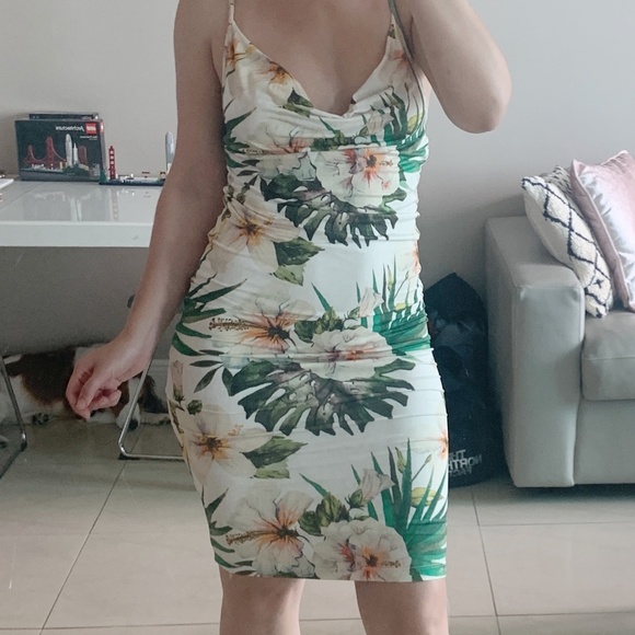 NWT Miroa Form Fitting Floral Dress - Picture 1 of 6